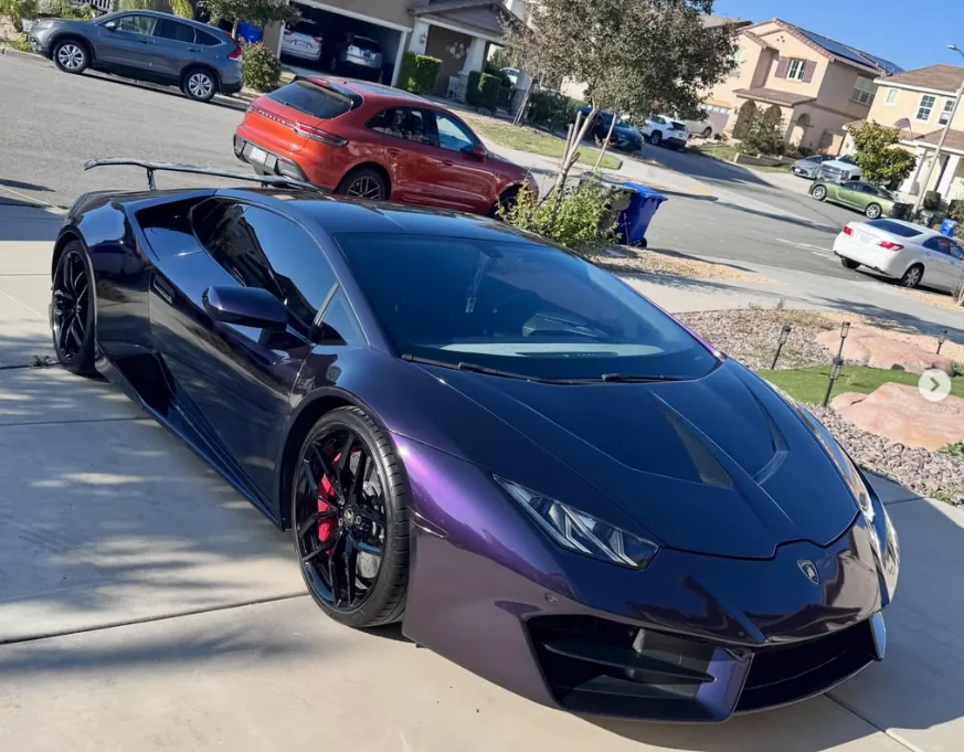 Detailed purple Lamborghini Huracan